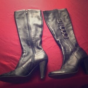 Antonio melani black leather heeled boots size 6